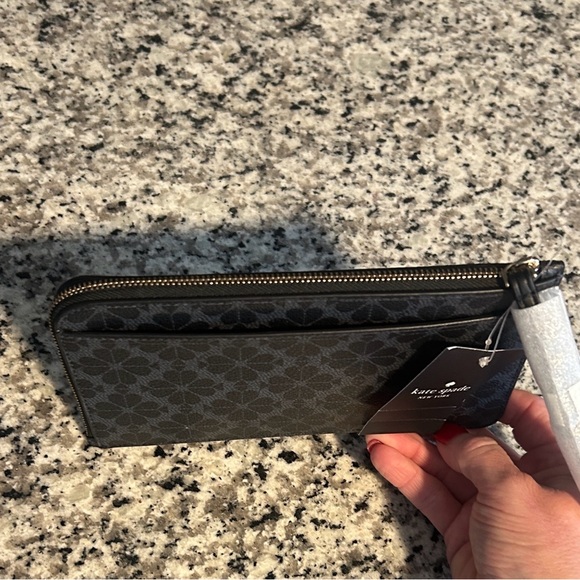 ❤️ NWT Kate Spade Medium Lzip Black Floral Wristlet Wallet ❤️ - Picture 8 of 9